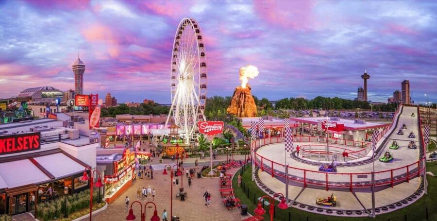 Small group: Toronto, Montreal, Quebec & Niagara 4-Day Tour - Package A vs Package B: how changing the order changes your trip feeling